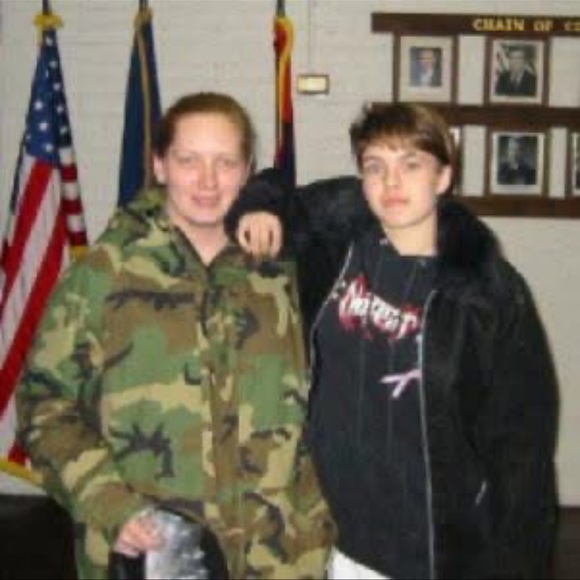 Meet your Posher, Lisa - Picture 2 of 15